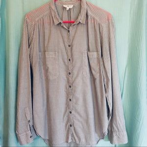 Lou & Grey boyfriend button down seer sucker shirt